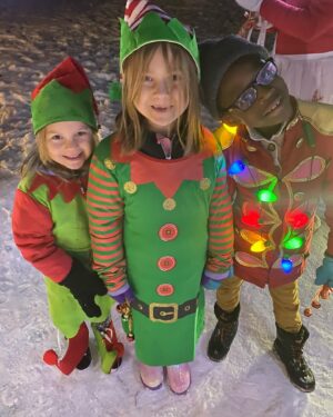 Michelle Harrison Instagram - Christmas magic! ✨ When one of your friends who is an unbelievable event planner teams up with another friend who is an incredible costume designer, and they create the most magical night for families on a small island…magic happens. Delighted children, cold and happy families, and memories to last a lifetime. Thank you @bowen_events ❤️