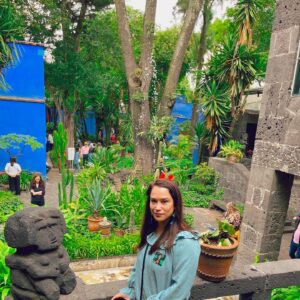 Michelle Macedo Instagram - My heart took root in Frida’s garden ❤️🌱

#fridakahlo #mexicocity #cdmx #travel