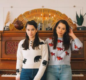Michelle Macedo Instagram - ✨ It’s hard to keep making music as indie artists🌱 just trying to create   hold onto the joy of it🎹 I would say the biggest challenges are comparing and despairing   endurance 🍊 we so appreciate everyone who listens and supports us🖤there’s more music coming soon so hopefully you will give it a listen🎧 
📸 @stevenleebuzz
