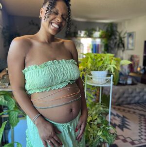 Michelle Mitchenor Instagram - 🤰🏽BUMP dumpssss ✨

What a peaceful pregnancy I’ve been blessed with. My cup runneth ovaaahhh 🤲🏾

BABYBABY you’ve restored me in so many ways. My babies are my greatest teachers 🥹