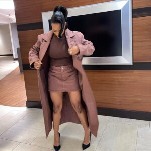 Michelle Mitchenor Instagram - 10.5 🤎Receiving my 💐🥹 …what a life I’ve been given 🤲🏾. Thank you @towsonuniversity 

Hair : @keishageorgehairstylist 
MUA : @yanibhoney 
Nails : @psytonenails 
Honoree : Me 🫣
Screaming baby in the back : my youngest 🫠😮‍💨🤷🏽‍♀️🤣