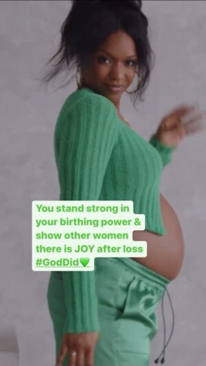 Michelle Mitchenor Instagram - My response to the BELLY SHAMING comments I’ve gotten.🤍💚 I’m so grateful for this testimony! 

To all the mommas out there who have endured traumatic births let my story show you, there can be JOY on the otherside! The purpose is bigger than the ignorance.

@brianalawrencee Thank you for capturing this so beautifully 💚

#pregnantbelly #bellyout #pregnancy #thirdtrimester #miraclebaby #bellyshaming #protectwomen #tfmrawareness #preemieawarenessmonth
