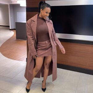 Michelle Mitchenor Instagram - 10.5 🤎Receiving my 💐🥹 …what a life I’ve been given 🤲🏾. Thank you @towsonuniversity 

Hair : @keishageorgehairstylist 
MUA : @yanibhoney 
Nails : @psytonenails 
Honoree : Me 🫣
Screaming baby in the back : my youngest 🫠😮‍💨🤷🏽‍♀️🤣