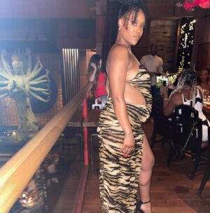 Michelle Mitchenor Instagram - 🤰🏽BUMP dumpssss ✨

What a peaceful pregnancy I’ve been blessed with. My cup runneth ovaaahhh 🤲🏾

BABYBABY you’ve restored me in so many ways. My babies are my greatest teachers 🥹