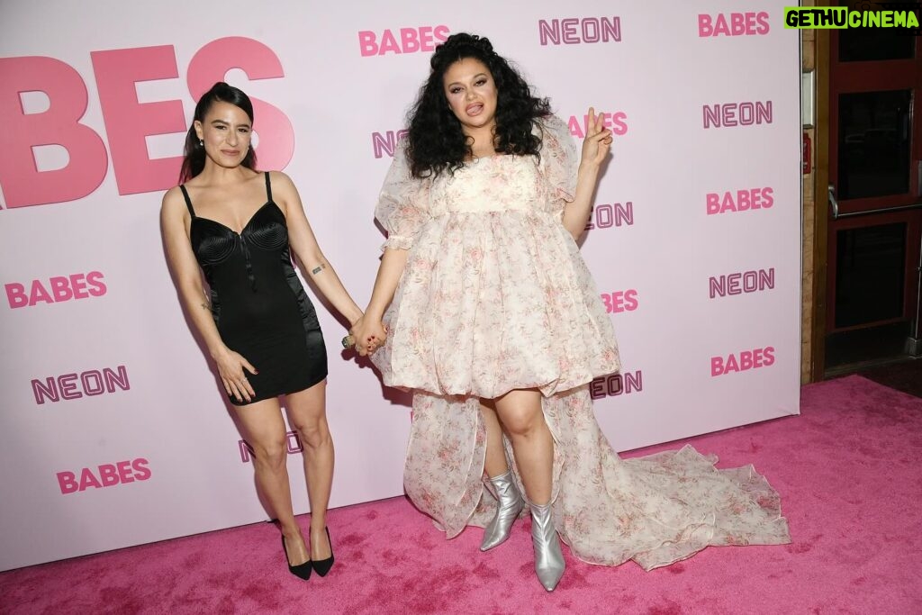 Michelle Buteau Instagram - @babesmovie premiered this weekend & it feels like the holidays done come early 💕