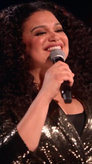 Michelle Buteau Instagram - Why are we overstaying our welcome at the dinner party though? 🤭

Can not wait to tape my special y’all!!!! Me siento muy … excited!!! 

June 6th @radiocitymusichall 
Ticket link in bio💫