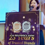Michelle Chong Instagram - Thank you @readersdigest for presenting me with this award 6 years in a row!🥺🙏 Thank you to my sister for reading my speech with such aplomb!😁👏 Thank you @cmjschooling for laughing at all the right parts!😂🙏 Thank you to those who voted for me year after year! 🙏🙏😢😢 And congrats to my fellow winners: @josephschooling @glenda.chong @thefdsg !♥️ Huat ah!!🎉 #感恩又敢earn #ReadersDigestMostTrustedMichelleChong