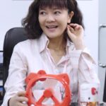 Michelle Chong Instagram - Do you have colleagues like that? 😔 Poor #OLShirleyGoh! Psst, yuu is turning ONE, watch on to find out more about ONEderfully $1 Shiok Offers and Rewards. Thank you, yuu!😜 #yuu1stbirthday #yuusg