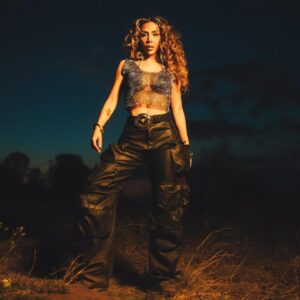Michelle González Instagram - “Algo Pasajero” de @michelle_gzl ya se encuentra disponible en YouTube. Puedes leer la nota completa en Playlist Magazine.