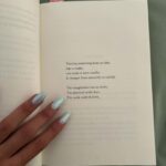 Michelle González Instagram - ‘Talent is the ability to let ideas manifest themselves through you’- Ha pasado 1 año desde que nació GEM, desde que llegue a Miami a grabar mis 3 primeras canciones, con el corazon en la mano (y roto además) permitiéndome ser lo más vulnerable posible, y sin pena o miedo a hacer algo nuevo para mi. Desde que estaba en el estudio grabando la canción vi en mi mente el video, y empecé a hacer mi visualizer con referentes de fotos y otros videos como referencia. Me decían que dejara de fantasear, que primero la canción y luego todo lo demás, pero yo vi todo esto en mi mente desde que la canté por primera vez, lo sentí. Cuando venía en el avión de regreso a CDMX ya tenía el videoclip completo en iMovie. “Ride the wave as long as it can be ridden. If u are fortunate enough to experience the strike of inspiration, take full advantage of the access”. No dejes que nadie frene tu inspiración o te diga que vas muy rápido! La primer persona en quien pensé para hacer mi video fue @tonatiuhmartinez , no solo por la amistad que tenemos sino porque es un fuckin genio, un máster y uno de los tesoros más grandes de la industria del cine mexicano. Ganador de 2 Arieles y una carrera que se cuenta sola. Nunca olvidaré cuando le puse GEM, la primer versión que tenía, su reaccion, emoción y todas las cosas me dijo… que esas me las quedo yo… me hizo firmar una carta compromiso para nunca olvidarlo cuando me hiciera muy famosa jajaja Gracias Tona, por ser mi guía, mi mentor, ayudarme a plasmar todas mis ideas, emociones y esa parte de mi vida tan importante y dolorosa en algo tan bello como lo es el video de GEM. Gracias por creer en mi siempre y apoyarme en cada uno de mis sueños! Que gente como tú y de tu talla sean parte de Maabelle, es un guiño del universo haciéndome saber que estoy en el lugar correcto y haciéndolo increíble. Tu energía es tu amuleto, no existen las coincidencias, se llama sincronicidad. Cuando estás alineado, cumpliendo tu propósito, siéndote fiel y permitiendo que la vida pase a través de ti, esos mini milagritos, son una realidad siempre presentes. Gracias a TODXS los que han sido parte de GEM! Esta sucediendo y es solo el inicio 🐈‍⬛✨