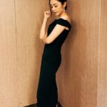 Michelle Wai Instagram - Cool 😎🖤 Dress: @maxandco @maxandco_asia Accessories: @apmmonaco Hair: @singsing113 Makeup: @make_up_by_mw