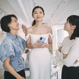 Michelle Wai Instagram - 入行15年乍長還短
但我很早就認清楚
當演員是我的夢想

而參與角逐金像獎
是每個演員的夢想
真的沒想到這一刻來臨時
會是如此百感交集

記得昨日公佈提名名單
知道能夠跟奶奶金姐姐一起入圍
情緒一下子由驚喜到激動
太多片段浮現腦海
太多感受湧上心頭
頃刻未能反應過來
整整一天都有種在做夢的感覺

首先衷心感謝所有
因為喜歡《#不日成婚2》
而投票給我的業界評審
很榮幸可以得到這個鼓勵🙏🏻
也恭喜所有入圍者

再次感謝陳茂賢導演的信任
給我機會演繹他筆下的曾可怡
非常感謝他的帶領
讓我兩次走進曾可怡的世界
領略她盛載的勇氣和睿智

感謝我們歡樂又齊心的劇組
還有宣傳發行團隊
和栽培我多年的公司與同事們
沒了他們任何一個
這部電影不會順利接觸到觀眾
讓大家看見我

感謝每一位入場看過《#不日成婚》系列的觀眾
多得你們的喜愛和支持
我們才會有續集
才會有這個夢幻旅程🥹

這是我人生第一個金像獎提名
除了不停的感謝
我會更用心  做自己並做好自己
報答一直在路上幫助我、支持我的各位
努力的去配得上這份幸運🫶🏻