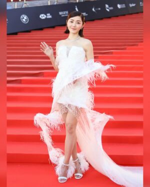 Michelle Wai Instagram - 好珍惜可以見到咁多愛電影嘅業界人士聚首一齊嘅一夜，好榮幸可以置身其中參加到金像獎，再次恭喜所有得獎者！👏🏻👏🏻👏🏻

#附上紅地氈的美照😝
#第42屆香港電影金像獎
#金像獎 
#不日成婚2

Gown: @homologofficial 
Shoes: @louboutinworld 
Jewelry: @emperorjewellery #英皇珠寶
Styling: @rules.Co @kwongbobo
Hair: @singsing113 
Makeup: @make_up_by_mw @guerlain 
Camera: @canonhongkong 
Photo: @stefani_shum