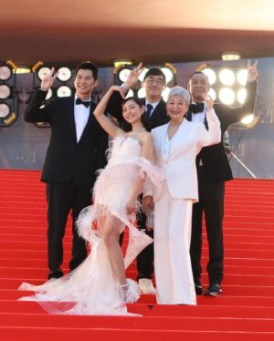 Michelle Wai Instagram - 好珍惜可以見到咁多愛電影嘅業界人士聚首一齊嘅一夜，好榮幸可以置身其中參加到金像獎，再次恭喜所有得獎者！👏🏻👏🏻👏🏻

#附上紅地氈的美照😝
#第42屆香港電影金像獎
#金像獎 
#不日成婚2

Gown: @homologofficial 
Shoes: @louboutinworld 
Jewelry: @emperorjewellery #英皇珠寶
Styling: @rules.Co @kwongbobo
Hair: @singsing113 
Makeup: @make_up_by_mw @guerlain 
Camera: @canonhongkong 
Photo: @stefani_shum