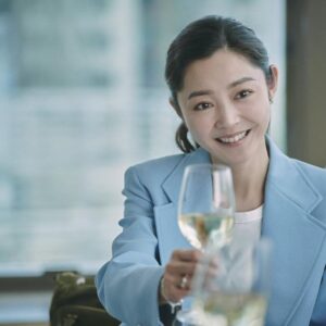 Michelle Wai Instagram - 入行15年乍長還短
但我很早就認清楚
當演員是我的夢想

而參與角逐金像獎
是每個演員的夢想
真的沒想到這一刻來臨時
會是如此百感交集

記得昨日公佈提名名單
知道能夠跟奶奶金姐姐一起入圍
情緒一下子由驚喜到激動
太多片段浮現腦海
太多感受湧上心頭
頃刻未能反應過來
整整一天都有種在做夢的感覺

首先衷心感謝所有
因為喜歡《#不日成婚2》
而投票給我的業界評審
很榮幸可以得到這個鼓勵🙏🏻
也恭喜所有入圍者

再次感謝陳茂賢導演的信任
給我機會演繹他筆下的曾可怡
非常感謝他的帶領
讓我兩次走進曾可怡的世界
領略她盛載的勇氣和睿智

感謝我們歡樂又齊心的劇組
還有宣傳發行團隊
和栽培我多年的公司與同事們
沒了他們任何一個
這部電影不會順利接觸到觀眾
讓大家看見我

感謝每一位入場看過《#不日成婚》系列的觀眾
多得你們的喜愛和支持
我們才會有續集
才會有這個夢幻旅程🥹

這是我人生第一個金像獎提名
除了不停的感謝
我會更用心  做自己並做好自己
報答一直在路上幫助我、支持我的各位
努力的去配得上這份幸運🫶🏻
