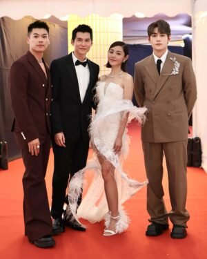 Michelle Wai Instagram - 好珍惜可以見到咁多愛電影嘅業界人士聚首一齊嘅一夜，好榮幸可以置身其中參加到金像獎，再次恭喜所有得獎者！👏🏻👏🏻👏🏻

#附上紅地氈的美照😝
#第42屆香港電影金像獎
#金像獎 
#不日成婚2

Gown: @homologofficial 
Shoes: @louboutinworld 
Jewelry: @emperorjewellery #英皇珠寶
Styling: @rules.Co @kwongbobo
Hair: @singsing113 
Makeup: @make_up_by_mw @guerlain 
Camera: @canonhongkong 
Photo: @stefani_shum