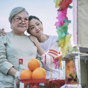 Michelle Wai Instagram - 很感激香港電影編劇家協會的鼓勵🙏🏻
角色獲得提名絕對是《 #不日成婚2 》團隊的功勞

想分享一下
奇妙的是在參演的過程中
我跟曾可怡共同成長
某程度上成熟而勇敢的她
甚至改變了衛詩雅🙂

記得謝票時有觀眾分享說
看著可怡由銀幕中走出來
有種莫名的親切和感動
其實這真的要多謝編劇、導演和戲中的每位對手
是我們一起創造了曾可怡🫂

作為演員
可以成為編劇和觀眾之間的橋樑
把角色呈現成為一個有血有肉的人
並得到大家的喜歡和共鳴
我很幸運  非常感恩！🙇🏻‍♂️

我會繼續努力
希望不負各位的支持❤️