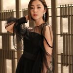 Michelle Wai Instagram - 掛住我把長頭髮嗎？😆 Jewelry: @emperorjewellery #英皇珠寶 #EmperorJewellery Gown: @victorchanstudio Makeup and Hair: MW Camera: @canonhongkong