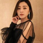 Michelle Wai Instagram - 掛住我把長頭髮嗎？😆 Jewelry: @emperorjewellery #英皇珠寶 #EmperorJewellery Gown: @victorchanstudio Makeup and Hair: MW Camera: @canonhongkong