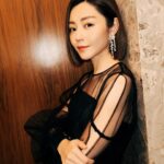 Michelle Wai Instagram - 掛住我把長頭髮嗎？😆 Jewelry: @emperorjewellery #英皇珠寶 #EmperorJewellery Gown: @victorchanstudio Makeup and Hair: MW Camera: @canonhongkong