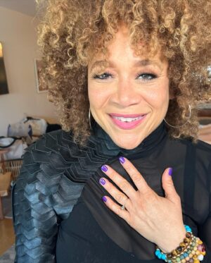 Michole Briana White Instagram - My heart is bursting with love and giggles everytime I watch this interview clip. 🥰 🤭😜So much fun. Thanks again for having us @cocoabutter @davinchi @lilmeechbmf @bmfstarz @starz 
Mk up by @meccadickerson ♥️😍♥️ #love #family #bmf #cocobutter