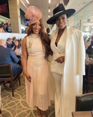 Mickey Guyton Instagram - We Kentucky Derby’d 🐎

👗: @sierraxdarien