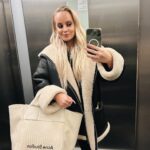 Miisa Rotola-Pukkila Instagram - Elämä on kontrasteja💄🎥✨📺🦦💤🥱 muah @lauramelanieh