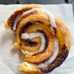 Miisa Rotola-Pukkila Instagram - Vieläkin Köpis ja kanelikierteet mielessä🤎 Suunnittelen jo seuraavaa reissua takaisin.🥹