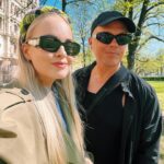 Miisa Rotola-Pukkila Instagram – SPOTTED:

Pitkän linjan tuupertaja käyskenteli viikonloppuna Helsingin Esplanadin puistossa ttk-tanssiparinsa @markokeranen kanssa. Kaksikko oli sonnustautunut tummiin aurinkolaseihin ja keväisiin asuihin. Tuupertaja Mmiisas oli pukeutunut maanläheisiin väreihin ja hänen päätään koristi näyttävä hiuspanta. Marko Keränen luotti tyylilleen uskollisena mustaan. Lieneekö entinen tanssiparivaljakko ollut päivittelemässä viimeaikaisia kuulumisiaan vai punomassa uusia juonia? Xoxo, Gossip girl 💋

paparazzikuvat by @markokeranen