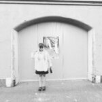 Miisa Rotola-Pukkila Instagram - What a week!😮‍💨 Nyt tässä kesän kynnyksellä muistutan itseäni ja teitä, että kivatkin asiat kuormittavat. Tän viikon vastapainoksi tarvitsen pötköttelyä, hiljaisuutta ja pulahduksia mereen.💙