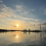 Miisa Rotola-Pukkila Instagram - Marraskuu…🧸🤎 Joka vuosi mietityttää, että kuinka kovaa marraskuun pimeys iskee luihin, ytimiin ja mieleen.🌪️ Tällä kertaa ei iskenytkään. Sain voimaa maailman ihanimmasta työprokkiksesta ja ihanimmista työkamuista. Sain pidettyä hyvän balanssin työn ja levon välillä, ja vapaapäiviä ei tarvinnutkaan vaan maata sohvalla ylikuormittuneena. Hyvä marraskuu.👏🏼 Hyvä minä.👏🏼 Ehkä tää tästä.👏🏼