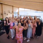 Miisa Rotola-Pukkila Instagram - mainos @valiofi Vaasa, herkistymisen kyyneleiltä ei vältytty.🥹🧡 Oli sykähdyttävän kauniita hetkiä yhdessä samaistuttavien aiheiden äärellä. Kiitos.🫧🌸 Ensi viikolla nähdään Jyväskylässä ja Tampereella!😍 #onhansevalio