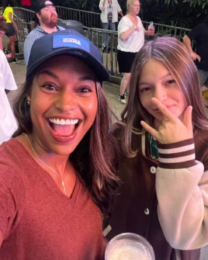 Mika Kleinschmidt Instagram - Making memories with Jade is my favorite thing to do:) Also H.E.R and Imagine Dragons really put on a show👏🏽 @hermusicofficial @imaginedragons
