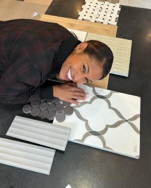 Mika Kleinschmidt Instagram - Falling in Love with this fall season in Savannah, GA. The colors are inspiring and can’t wait to share what special project we’ve been working on🥰❤️🙌 🍁 @mrbreakinground @dirt2designllc @superiorconstructionservllc @hgtv @streamonmax #renovation #dreamscometrue #fallseason #savannah