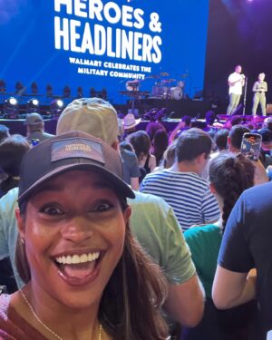 Mika Kleinschmidt Instagram - Making memories with Jade is my favorite thing to do:) Also H.E.R and Imagine Dragons really put on a show👏🏽 @hermusicofficial @imaginedragons