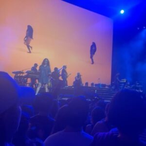 Mika Kleinschmidt Instagram - Making memories with Jade is my favorite thing to do:) Also H.E.R and Imagine Dragons really put on a show👏🏽 @hermusicofficial @imaginedragons