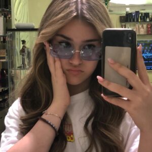 Mikella Abramova Instagram - листай до конца, много моего лица😮‍💨🤍