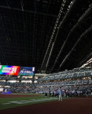 Miki Nonaka Instagram - 北海道日本ハムファイターズ「LIVE DAYS！〜心躍る大交流戦」@エスコンフィールドHOKKAIDO 幸せな時間をありがとうございました🦊🩵
.
#牧野真莉愛 ちゃんのファーストピッチかっこよかったです☺️✨
#小田さくら さん
#山﨑愛生 ちゃん
#櫻井梨央 ちゃん
#弓桁朱琴 ちゃん
#北海道日本ハムファイターズ
#エスコンフィールドHOKKAIDO 
#helloproject#morningmusume24#モーニング娘#モーニング娘24#野中美希#ちぇる