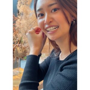 Miki Yanagi Instagram - ずっと欲しかったシンプルな存在感のあるネックレスが可愛すぎる件。🥺❤️
最近仲良くしてもらってるお友達がハンドメイドのショップをやってるんだけど、本当に全部可愛い好き。

にしてもこのネックレスめっちゃ華奢に見える可愛い…🥺🥺🥺
お揃いにする？

@no.25accessory 

素敵な物をありがとうございます😩❤️‍🔥