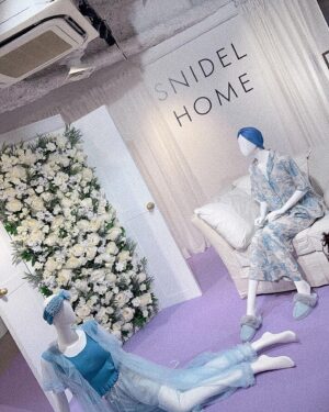 Miki Kawanishi Instagram - 🪡👗

今年のSNIDELもかわいすぎた(⸝⸝ ◜~◝⸝⸝)

#カフェ #展示会 #SNIDEL #snidelhome