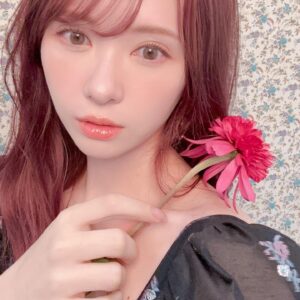 Miki Kawanishi Instagram - オフショット溜まってたのでいくつか🫡

#muice #髪色はこの時赤 #撮影時実は7月w