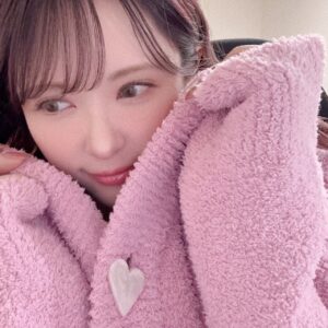 Miki Kawanishi Instagram - 🤍🤍🤍🍫

@gelatopique_official の
バレンタイン新作フードなしで着やすい🤍

ギフティングして頂きました♡

#gifted #thanks #暖房つけない派なので下は二枚重ね着派