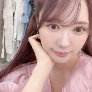 Miki Kawanishi Instagram - 🌸🤍

写真は去年の(⸝⸝ ◜~◝⸝⸝)

あっ、muice新作発売されたよー😽
全部限定なので店舗見てみてね🤍

#muice #ミュアイス #プチプラコスメ #新作コスメ
#バレンタインコスメ #チョコ食べたい