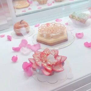 Miki Kawanishi Instagram - 🍰🫧

今日OPENの代官山Charles-Henryに
@haru_fuumi ちゃんと行ってきました🤍

全部が可愛くておしゃれでおいしくて
癒され空間だった〜(⸝⸝ ◜~◝⸝⸝)💞
久しぶりでずーーーっとお話ししてた😂

ありがとうございました🫧
@bebechan_france
@charleshenry_official

#代官山カフェ #代官山 #タルト #タルトタタンという存在を初めて知った #美味しすぎた #はるあんちゃん癒しをありがとう