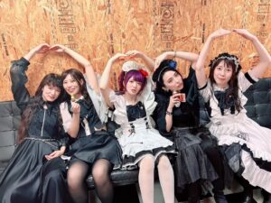 Miku Kobato Instagram - 🕊🌏🇯🇵
思い出達。
10th Anniversary Tour 2023
後半のお写真をお届けっぽ。part2

2023.9.30  TAKAMATSU  MONSTER 1-3枚目
2023.10.1 MATSUYAMA  SALONKITTY 4-5枚目
2023.10.7 AKITA Club SWINDLE 6-7枚目
2023.10.9 SENDAI GIGS 8-10枚目

#高松 #松山 #秋田 #仙台
#bandmaid #思い出 #2023 #ツアー #10thanniversary

今日はクリスマスっぽね。
メリークリスマスっぽ🎄