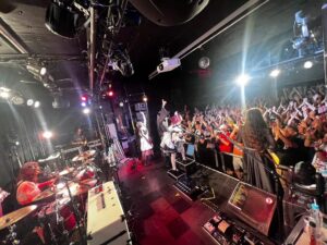 Miku Kobato Instagram - 🕊🌏🇯🇵
思い出達。
10th Anniversary Tour 2023
後半のお写真をお届けっぽ。part2

2023.9.30  TAKAMATSU  MONSTER 1-3枚目
2023.10.1 MATSUYAMA  SALONKITTY 4-5枚目
2023.10.7 AKITA Club SWINDLE 6-7枚目
2023.10.9 SENDAI GIGS 8-10枚目

#高松 #松山 #秋田 #仙台
#bandmaid #思い出 #2023 #ツアー #10thanniversary

今日はクリスマスっぽね。
メリークリスマスっぽ🎄