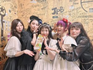 Miku Kobato Instagram - 🕊🌏🇯🇵
思い出達。
10th Anniversary Tour 2023
後半のお写真をお届けっぽ。part2

2023.9.30  TAKAMATSU  MONSTER 1-3枚目
2023.10.1 MATSUYAMA  SALONKITTY 4-5枚目
2023.10.7 AKITA Club SWINDLE 6-7枚目
2023.10.9 SENDAI GIGS 8-10枚目

#高松 #松山 #秋田 #仙台
#bandmaid #思い出 #2023 #ツアー #10thanniversary

今日はクリスマスっぽね。
メリークリスマスっぽ🎄