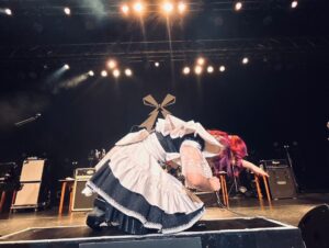 Miku Kobato Instagram - 🕊🌏🇯🇵
思い出達。
10th Anniversary Tour 2023
後半のお写真をお届けっぽ。part2

2023.9.30  TAKAMATSU  MONSTER 1-3枚目
2023.10.1 MATSUYAMA  SALONKITTY 4-5枚目
2023.10.7 AKITA Club SWINDLE 6-7枚目
2023.10.9 SENDAI GIGS 8-10枚目

#高松 #松山 #秋田 #仙台
#bandmaid #思い出 #2023 #ツアー #10thanniversary

今日はクリスマスっぽね。
メリークリスマスっぽ🎄