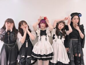 Miku Kobato Instagram - 🕊🌏🇯🇵
思い出達。
10th Anniversary Tour 2023
後半のお写真をお届けっぽ。part2

2023.9.30  TAKAMATSU  MONSTER 1-3枚目
2023.10.1 MATSUYAMA  SALONKITTY 4-5枚目
2023.10.7 AKITA Club SWINDLE 6-7枚目
2023.10.9 SENDAI GIGS 8-10枚目

#高松 #松山 #秋田 #仙台
#bandmaid #思い出 #2023 #ツアー #10thanniversary

今日はクリスマスっぽね。
メリークリスマスっぽ🎄