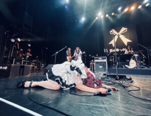 Miku Kobato Instagram - 🌏🕊🇯🇵

タイトル
『皆の声で生き返る小鳩。』

#bandmaid #おまじないtime #10th #anniversary #思い出 #萌え萌えキュンキュン #moemoe #kyunkyun
